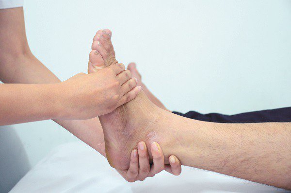 Điều trị viêm khớp cổ chân bằng phương pháp vật lý trị liệu
