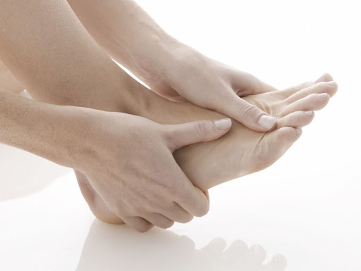 Viêm khớp ngón chân cái có thể khiến cả bàn chân hay đau nhức